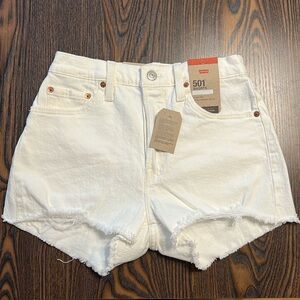 BNWT Levi’s 501 white denim shorts. High waist. Size 25.
